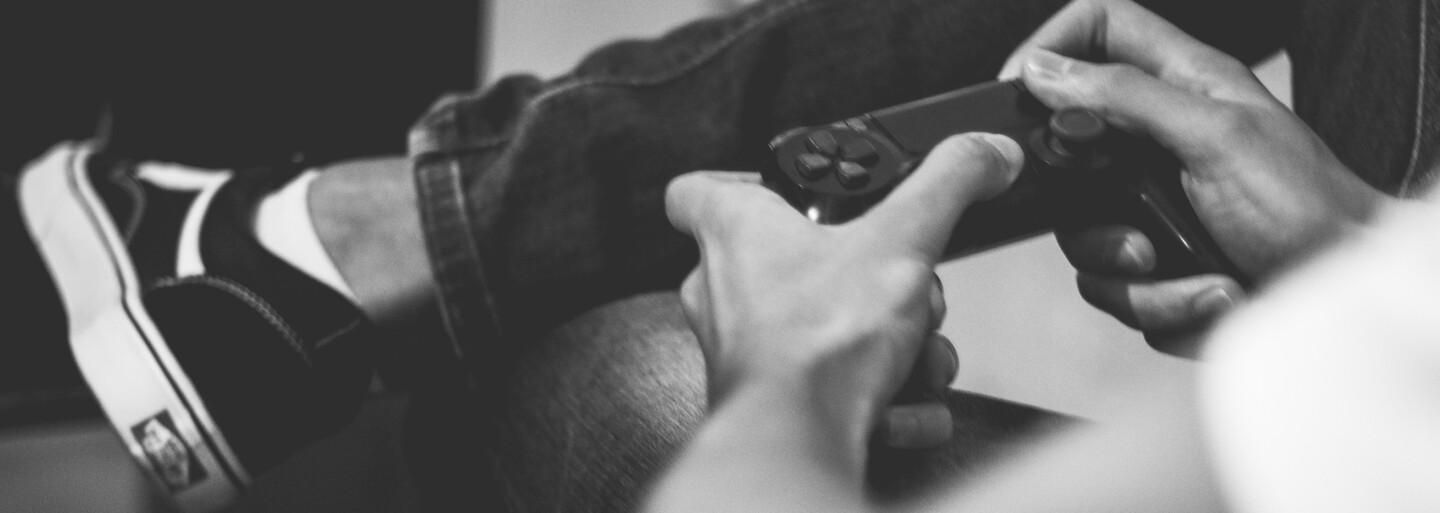 Co dáš příteli pod stromeček? 7 tipů na adrenalinové, praktické a intelektuální dárky