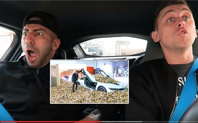 Čo keby tvoj kamarát prerazil garážové dvere pri parkovaní? Vtipný žartík, ktorý by si ale nechcel zažiť na vlastnej koži Čo keby tvoj kamarát prerazil garážové dvere pri parkovaní? Vtipný žartík, ktorý by si ale nechcel zažiť na vlastnej koži