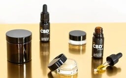 Co má společného CBD s marihuanou a proč z něj nebudeš létat?