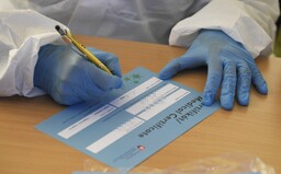 Čo robiť, keď negatívny certifikát stratíš alebo zničíš? Regionálne úrady to nevedia, odpovedá ministerstvo obrany
