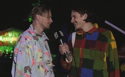Co si obléká Paulie Garand na shows a co zvláštního ukázal fanoušek Restovi? Sleduj nový díl REFRESHER Backstage
