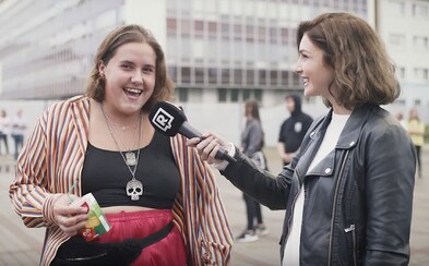 Co si oblékli návštěvníci koncertu Billie Eilish v Praze a kolik to stálo? Někteří přišli v pyžamu, převládají sekáče Co si oblékli návštěvníci koncertu Billie Eilish v Praze a kolik to stálo? Někteří přišli v pyžamu, převládají sekáče