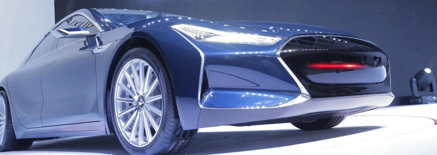 Co vznikne, když se spojí KITT a Tesla Model S? Čínský skvost na kolech zvaný The Youxia X