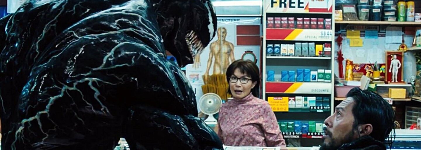 Čo znamenala potitulková scéna vo Venomovi, proti komu bude Eddie bojovať v dvojke a aké veľké množstvo scén sa z filmu vystrihlo?
