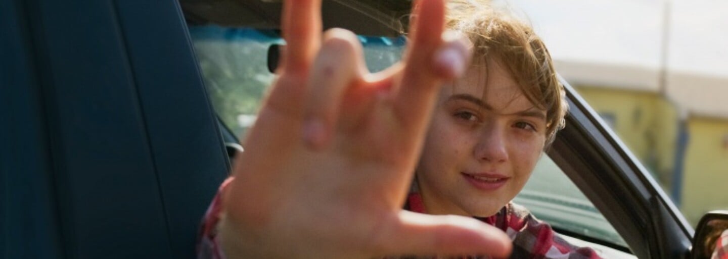 CODA je drama o teenagerce, která se musí starat o svou neslyšící rodinu. Zůstane navždy doma, nebo si splní svůj hudební sen?