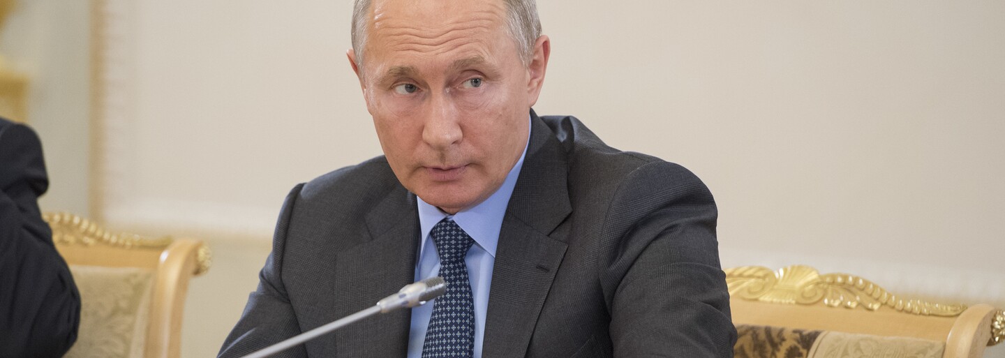 Čoho sa bojíte, pán prezident? Americká novinárka sa Putina priamo opýtala na množstvo politických väzňov a mŕtvych oponentov