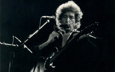 Concerts Without Phones? More And More Musicians Are Banning Them, Most Recently Bob Dylan