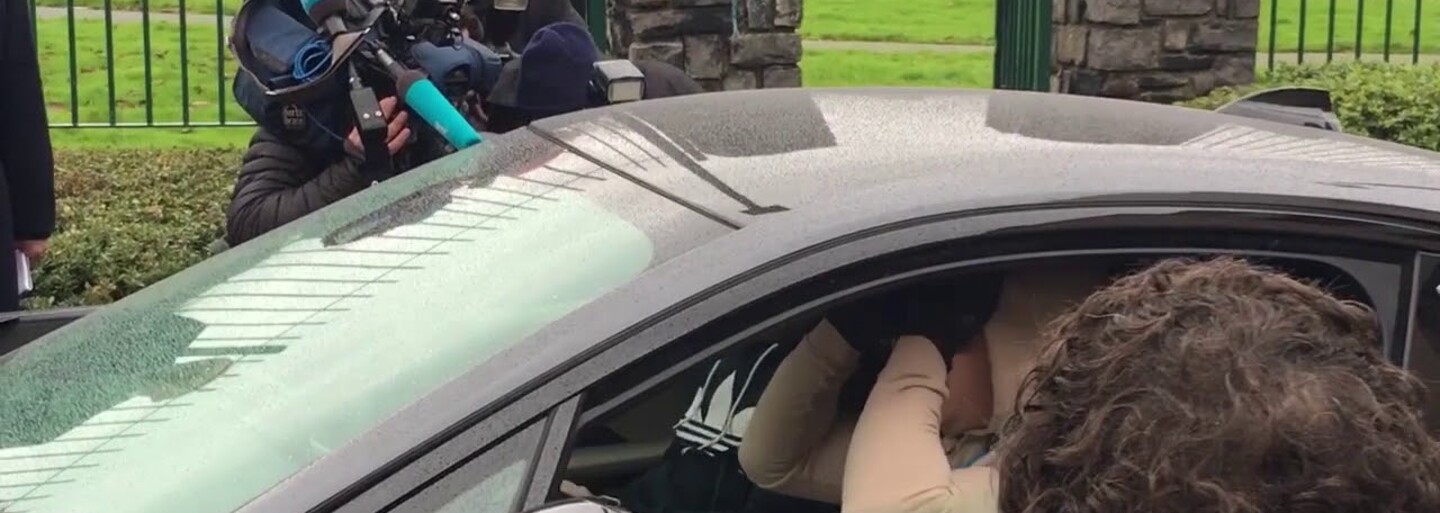 Conor McGregor írskemu kartelu odkázal, nech si preňho prídu. Na súde kvôli nezaplatenej pokute sa zabavil aj na účet zvedavej sudkyne