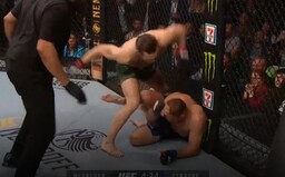Conor McGregor vyhrává tvrdými údery zápas s Cowboyem. Soupeře ukončil rychle v 1. kole