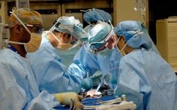 Covid-19 může poškozovat mozek. Týká se to zejména pacientů s mírným průběhem onemocnění, varují vědci