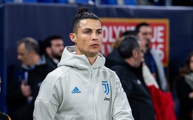 Cristiano Ronaldo a ďalší hráči Juventusu sa vzdali platov v hodnote 90 miliónov eur, aby pomohli klubu Cristiano Ronaldo a ďalší hráči Juventusu sa vzdali platov v hodnote 90 miliónov eur, aby pomohli klubu