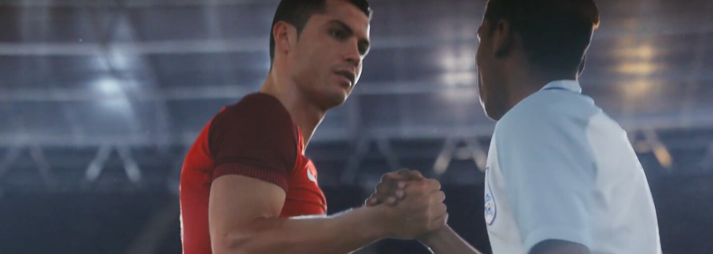 Cristiano Ronaldo si v najnovšej prepracovanej reklame pre Nike vymenil telo s mladým chlapcom. Ako to dopadlo?