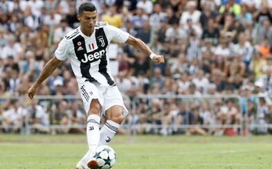 Cristiano Ronaldo strelil svoj prvý gól za Juventus po 8 minútach. Debutový zápas proti rezerve ukázal hlad po úspechu Cristiano Ronaldo strelil svoj prvý gól za Juventus po 8 minútach. Debutový zápas proti rezerve ukázal hlad po úspechu