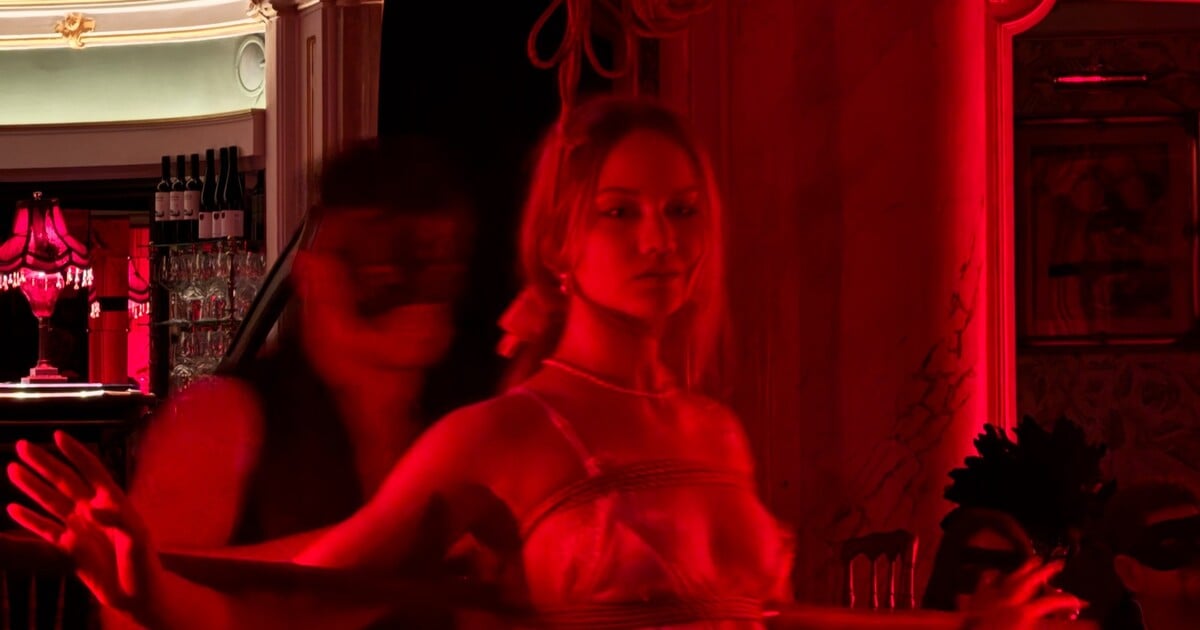 Na hraně slasti a bolesti. Byli jsme na tajném BDSM večírku v Praze, kde se smíš pouze dívat