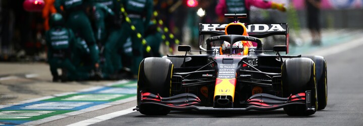 F1: Dramatická VC Ruska. Tragédia v závere pre skvelého Norrisa, 100. víťazstvo Hamiltona a fenomenálny výsledok Verstappena
