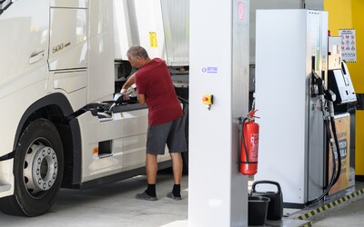 Slovensko má najdrahší benzín v rámci susedných krajín EÚ. Za lacnejším palivom sa oplatí cestovať za hranice