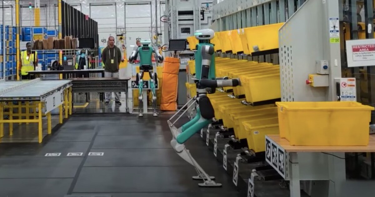 Amazon ve skladech testuje humanoidní roboty. Zaměstnanci mají strach, že je úplně nahradí