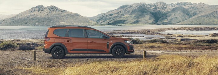 Dacia hlási, že úplne nový Jogger bude najlacnejšie 7-miestne hybridné auto na trhu