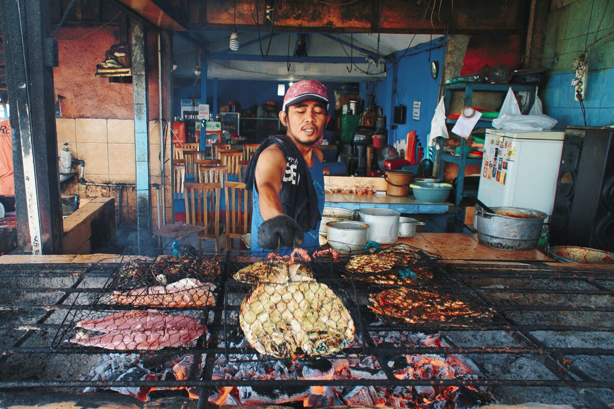Na Bali si po novom priplatíš nielen za ubytovanie, ale aj za benzín či jedlo v reštaurácii. 