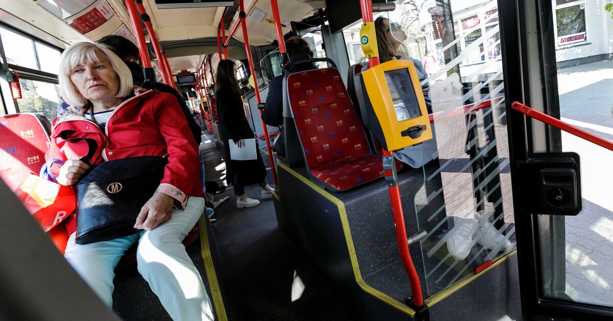 Bizarní příhoda z bratislavské MHD. Řidič donutil ženu použít vlastní oblečení