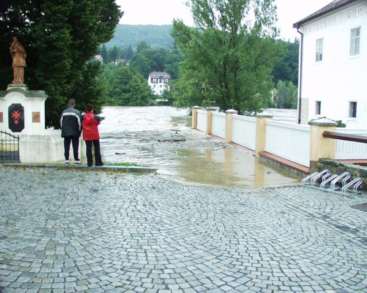 Povodně ve městě Dobřichovice, kde se vyplavila Berounka.