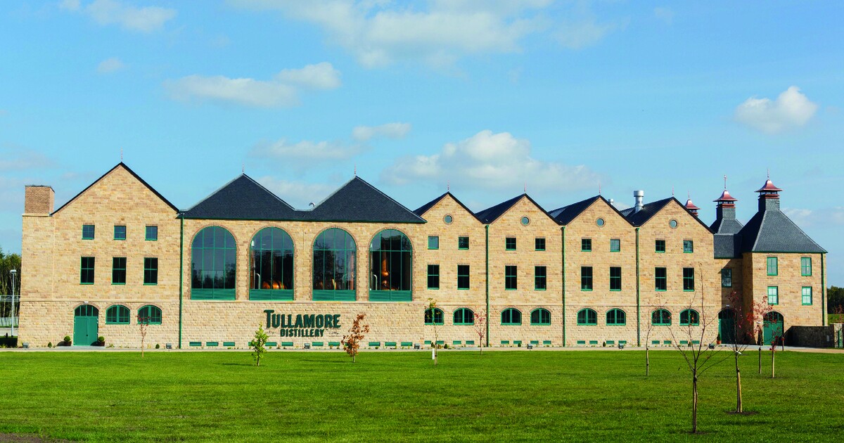 Požár ve sklárně donutil výrobce whisky dočasně změnit lahev. Prodává se v Česku a může mít sběratelskou hodnotu