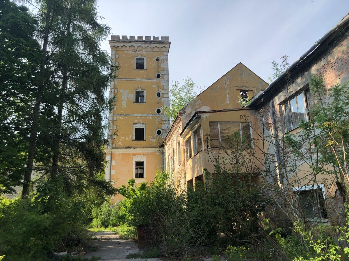 Bývalá psychiatrická liečebňa Sokolovce.