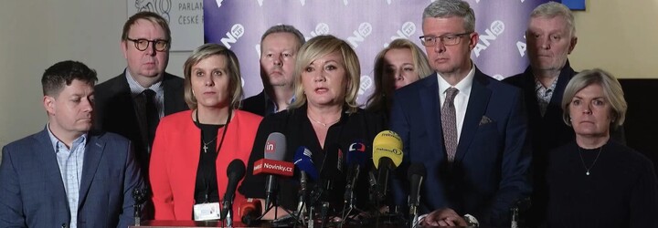 Sněmovna bude jednat o vyslovení nedůvěry vládě Petra Fialy