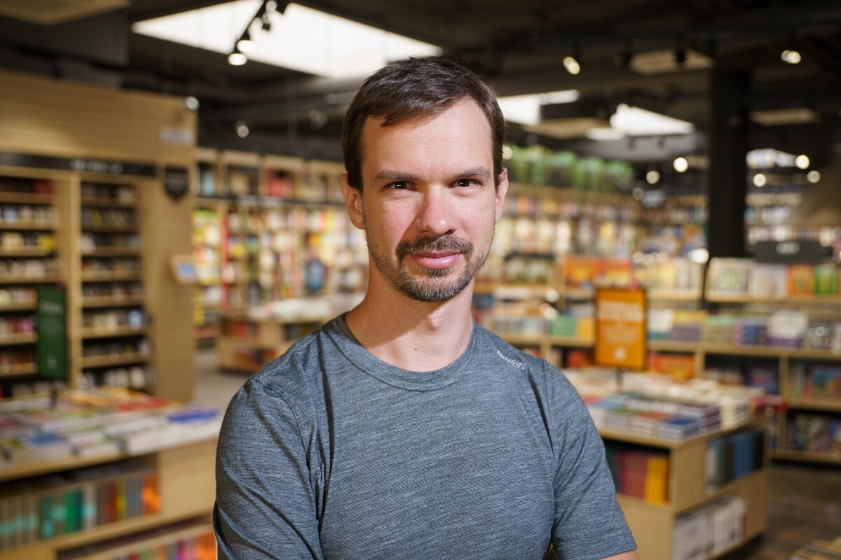 Podľa Michala Meška neexistuje jednoduchá odpoveď na to, či kníhkupectvá majú alebo nemajú predávať knihy blízke konšpiráciám. 