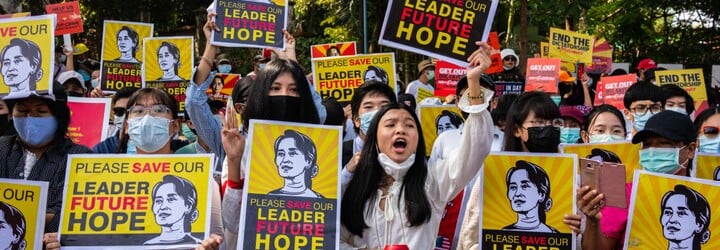 Policisté běželi těsně za mými rodiči. Mohli je zastřelit, popisuje vojenský převrat v Myanmaru studentka Yoon