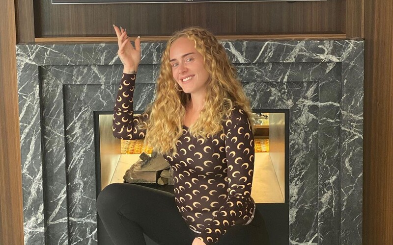 Schudnutá Adele sa predvádza v kostýme alá Beyoncé. Fanúšikovia ju nespoznali.