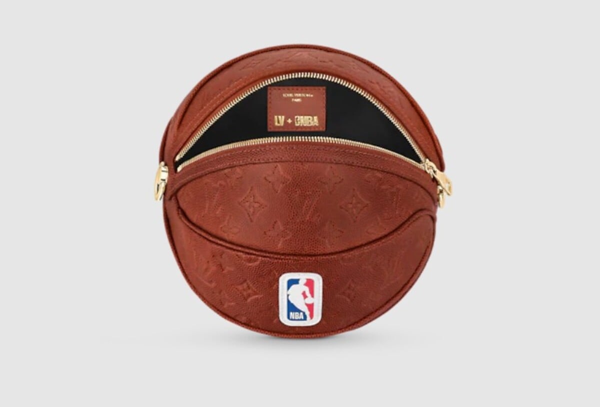 Ball in Basket od LV x NBA.