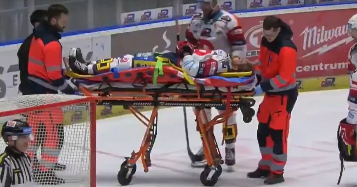 VIDEO: Nechutný faul v českém hokeji. Sedlák strávil noc v nemocnici, padl nejvyšší trest v sezóně