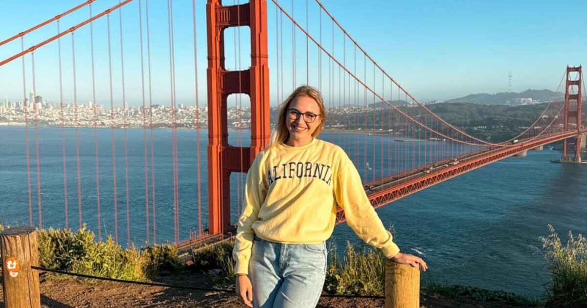 Simona se jako au pair v Utahu stará o dvojčata dvou tatínků. „Řidiče tu před obchodem zastřelili jen proto, že zatroubil“