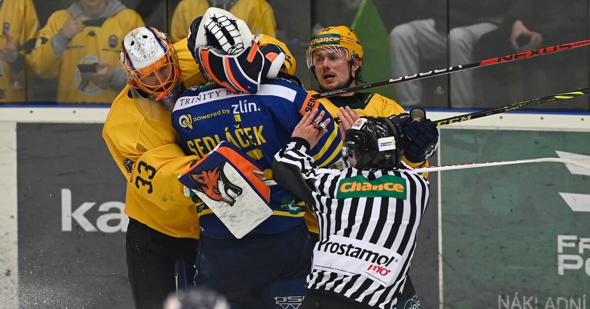 „Vyvraždíme ti rodinu, č*ráčku!“ Vyhrůžkami vsetínskému hokejistovi se zabývá policie