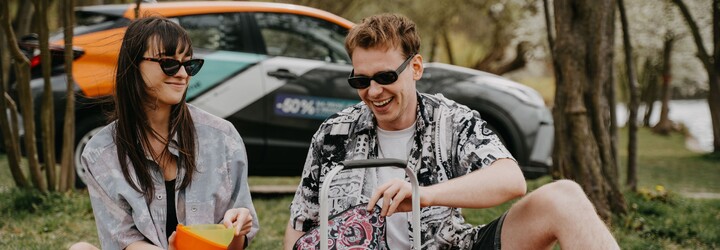 Sháníš auto na výlet? S carsharingem Anytime si můžeš půjčit vůz na hybridní pohon s automatickou převodovkou i parkovací kamerou