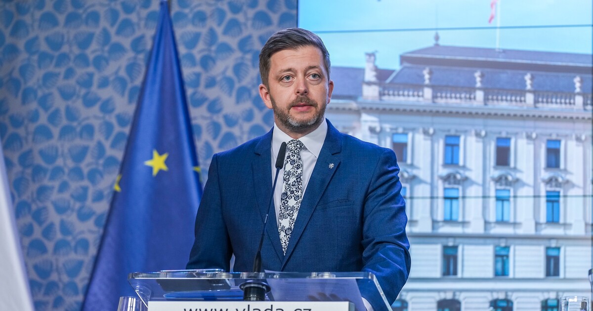 Rakušan kritizuje schůzku Blažka s Nejedlým. I kdyby trakaře padaly, k takovému člověku bych si nepřisedl, řekl