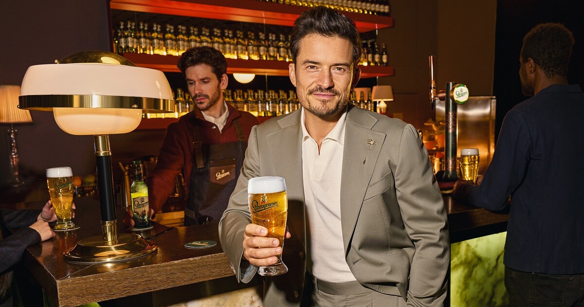 VIDEO: Hollywoodská hvězda obdivuje krásy Prahy v reklamě na české pivo