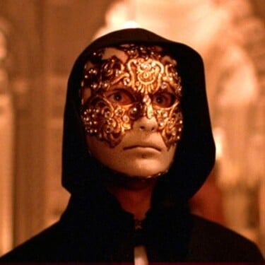 Koho tvár zakryl maskou režisér Stanley Kubrick vo filme Eyes Wide Shut?