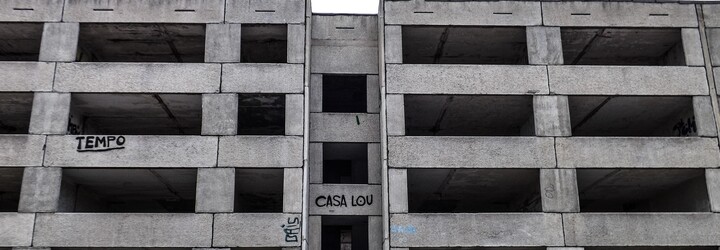 Navštívili jsme zbytky sídliště duchů kousek za Prahou. Využívali ho sovětští vojáci, od 90. let zůstalo neobydlené