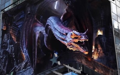 VIDEO: Na Times Square chrlí oheň 3D drak z House of the Dragon. Prequel ke Game of Thrones má premiéru už za týden.