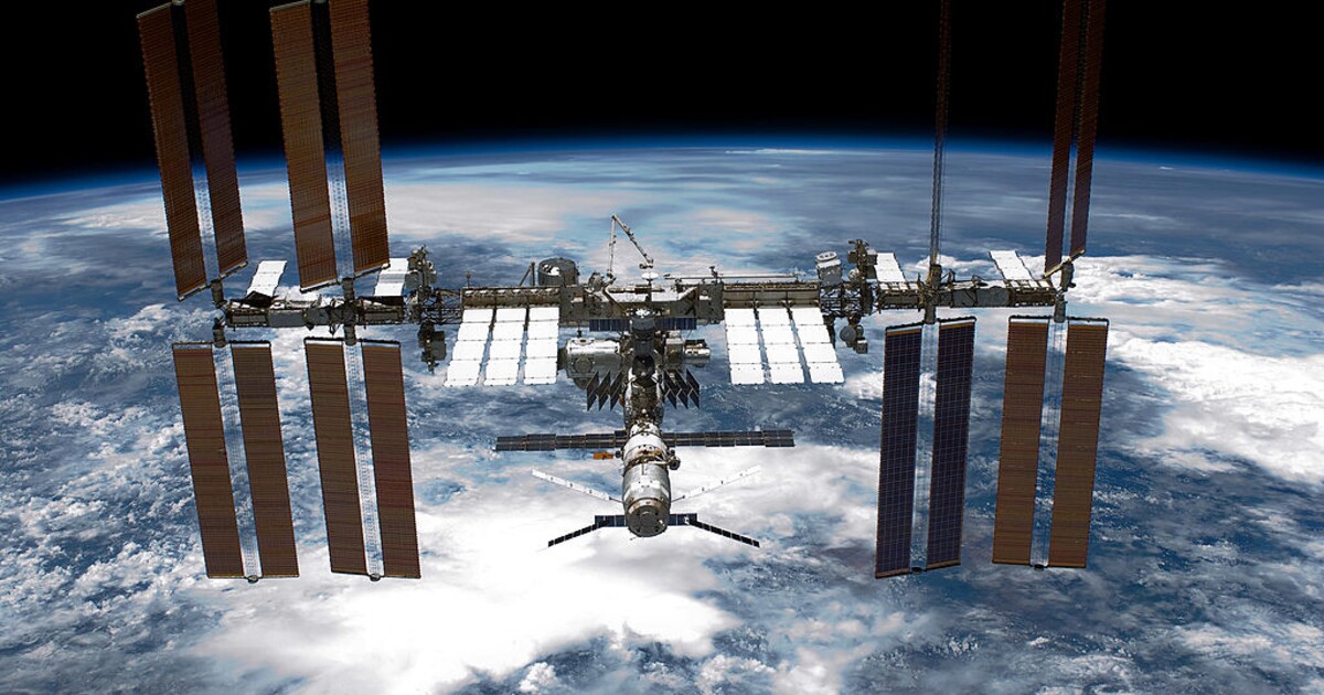 Astronautkám ve vesmíru při opravách ISS upadla taška s nářadím. Bude teď obíhat planetu