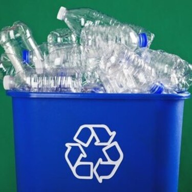 Koľko % plastového odpadu z celkového množstva sa darí na Slovensku vyzbierať?