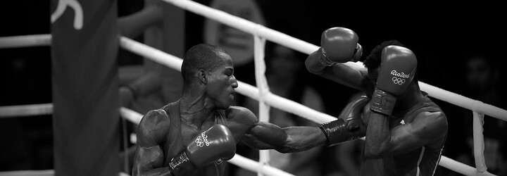 McGregor vzkazuje Mayweatherovi, že ho zničí. Na poslední tiskovce nechyběla ostrá slova ani speciální pás