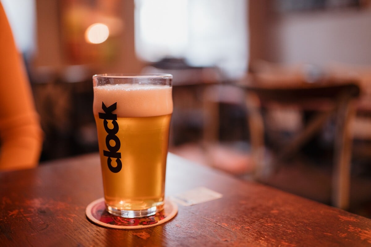 Pivo v Žil Verne čapujú veľmi dobre a na výber máš až šestnásť špeciálov.