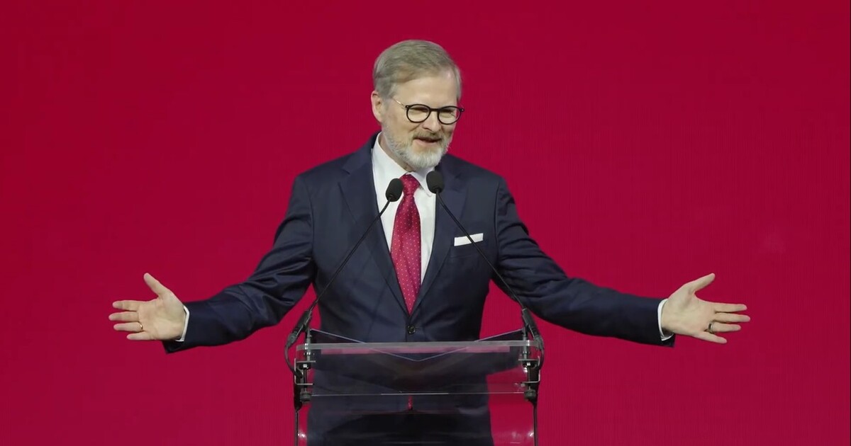 VIDEO: Kdo je tady předseda vlády? Omyl Petra Fialy při oslovení Víta Rakušana pobavil účastníky sněmu