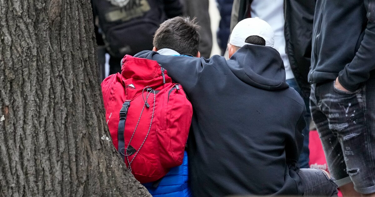 Na základní škole v Bělehradu zemřelo po střelbě osm dětí a jeden dospělý, podezřelý je nezletilý student