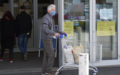 Ako vnímajú koronavírus Slováci? Väčšina súhlasí s prísnymi opatreniami, na Boží trest alebo vírus z labáku neveria. Odpovede dáva rýchla sonda medzi názormi obyvateľov.