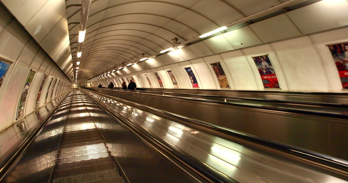 AKTUÁLNĚ: Náměstí Míru v Praze uzavřela policie, prověřuje podezřelé předměty. Stojí i metro