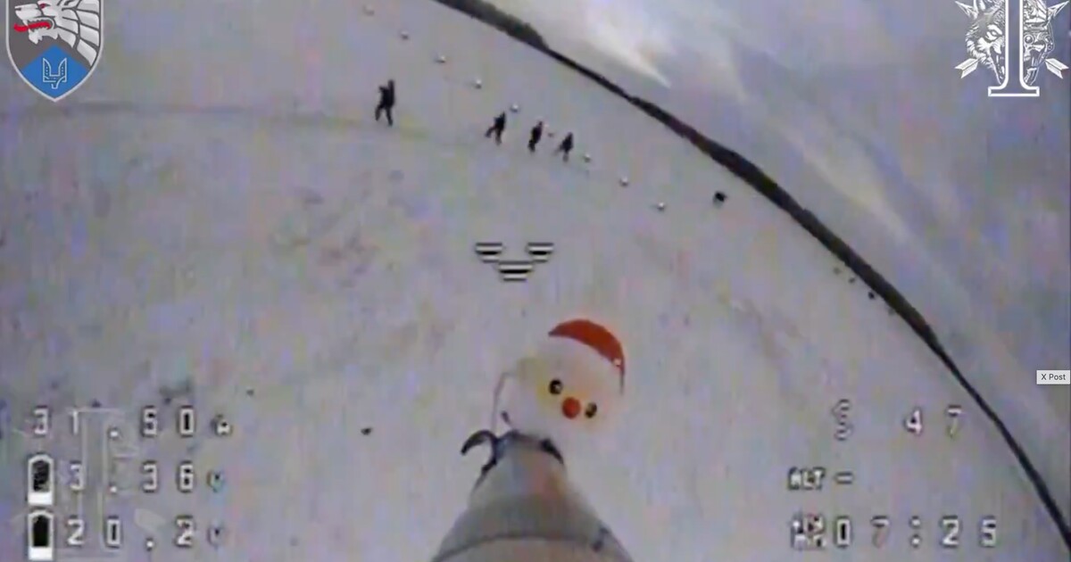 VIDEO: Ukrajinci poslali na severokorejské vojáky drony se Santa Clausem